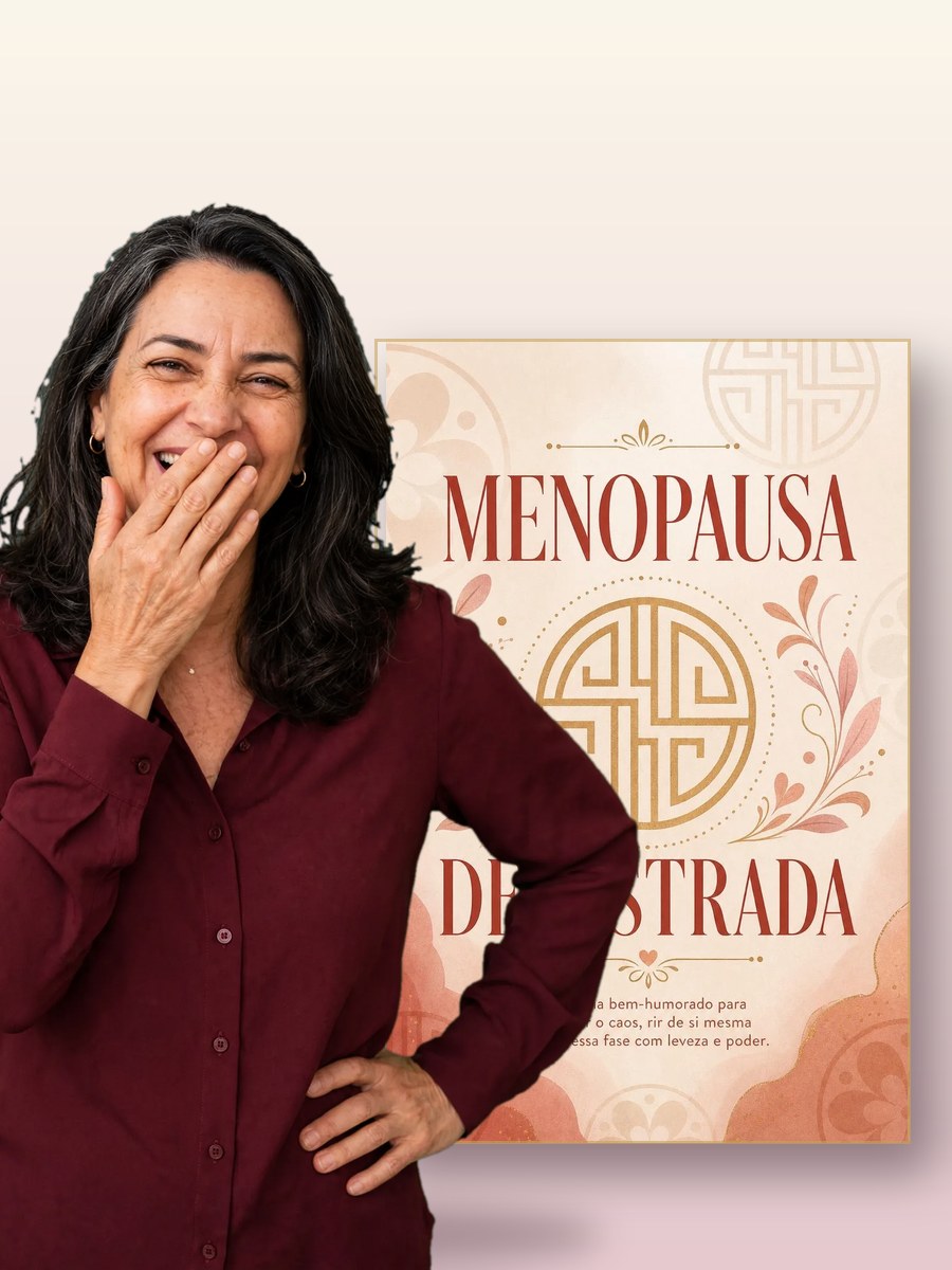 A Lúcia ao lado do livro Menopausa Desastrada
